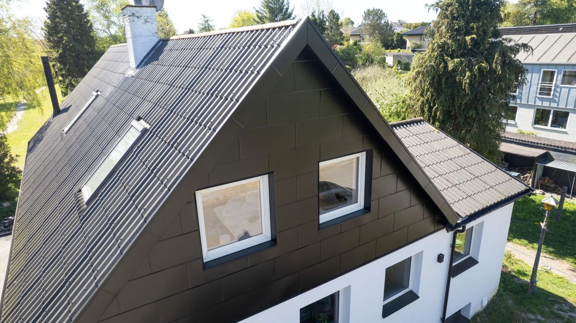 Bolig og grund set oppefra efter afsluttet arbejde